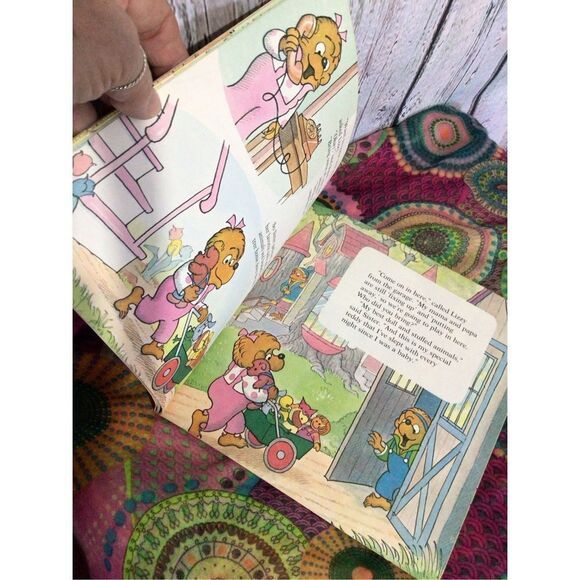 1986 The Berenstain Bears And The Trouble With Friends Softcover Vintage Book - Picture 6 of 10